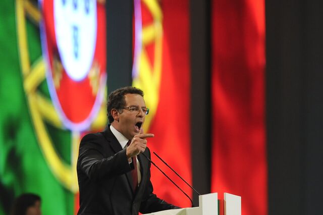 Sampaio e Alegre apelam a “clarificação rápida” da situação do PS
