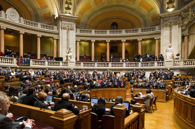 Deputados mais antigos acautelam direito à pensão vitalícia