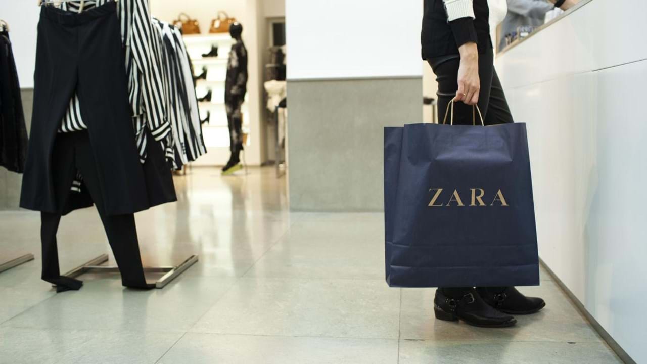 Zara começa a cobrar por devoluções a partir de casa em Espanha