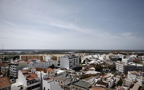 Procuram-se casas no Algarve. But cheap