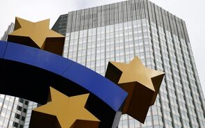 Rublo afunda e regista novo mínimo histórico. Euro e libra em queda