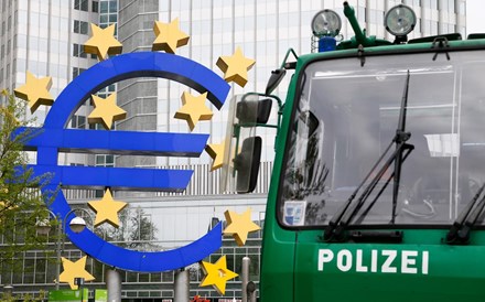 Zona Euro mantém crescimento forte apesar dos sinais de alerta