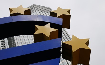 Grécia e Draghi levam euro para novo mínimo de 2006 abaixo de 1,19 dólares  