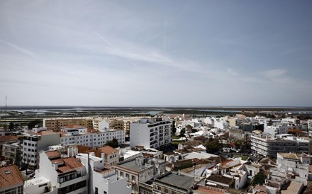 Procuram-se casas no Algarve. But cheap