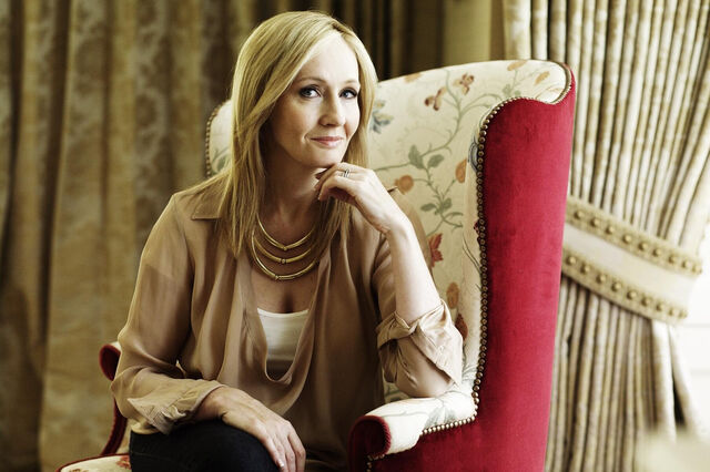 Cadeira onde J. K. Rowling escreveu Harry Potter vendida por mais de 350 mil euros