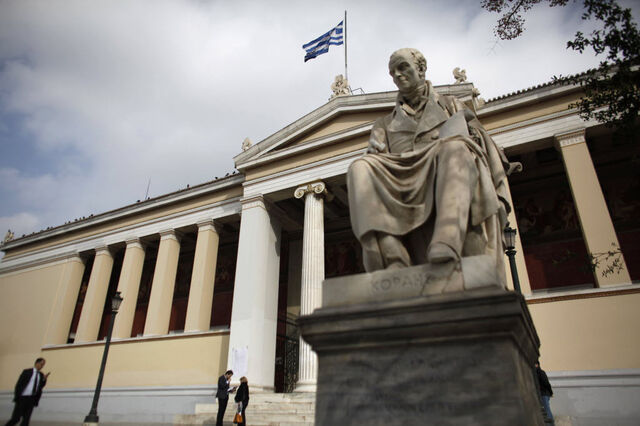 S&P sobe 'rating' de quatro bancos gregos