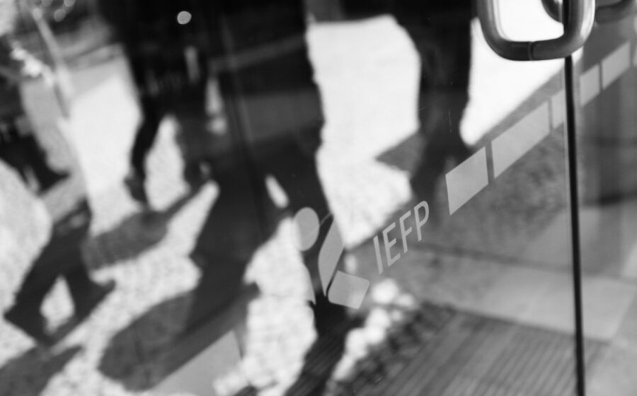 Formação profissional é uma das medidas consideradas fundamentais para promover emprego.