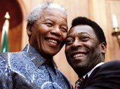 Com Pelé, quando o que é considerado melhor jogador de futebol de todos os tempos era ministro do desporto do Brasil. Fotografia de Juda Ngwenya/Reuters.