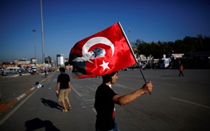 Partido do poder na Turquia à frente segundo primeiros resultados