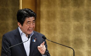 Primeiro aumento de impostos em 17 anos no Japão testa 'Abenomics'