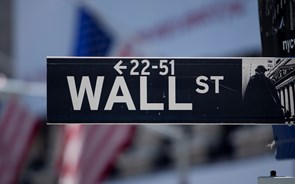 Wall Street em terreno negativo após Fed admitir subida de juros em 2015