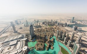 Bolsa do Dubai afunda 8% na maior queda desde Outubro de 2008