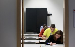 Exames nacionais vão ter mais perguntas obrigatórias para evitar notas 'demasiado altas'