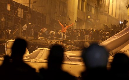 Polícia dispersa manifestantes na capital da Turquia com gás lacrimogénio