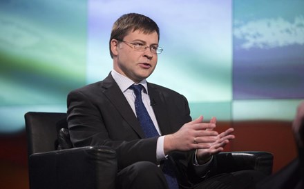 Dombrovskis: “Valorizações das criptomoedas mostram todos os sinais de uma bolha”