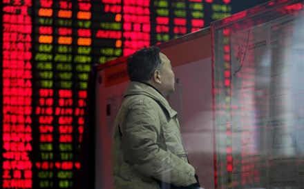 Injecções de liquidez na China não seguram acções. Bolsas asiáticas voltam a cair