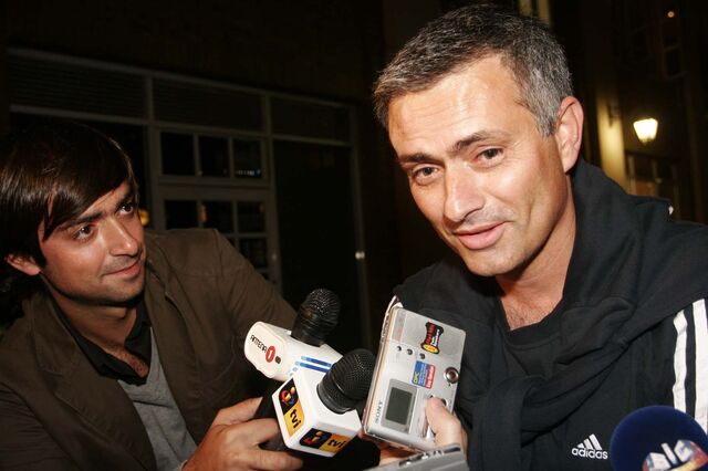 Mourinho é o novo treinador do Chelsea e tem contrato para quatro anos