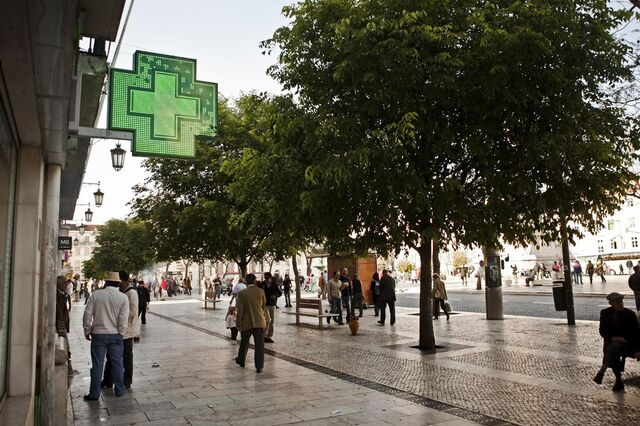 Promulgado alargamento de serviços das farmácias