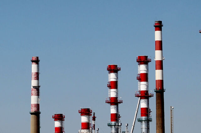Atividade industrial dos EUA contrai pela primeira vez em três anos