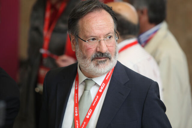 Alberto Martins: A legitimidade democrática e social de Seguro é 'absoluta'