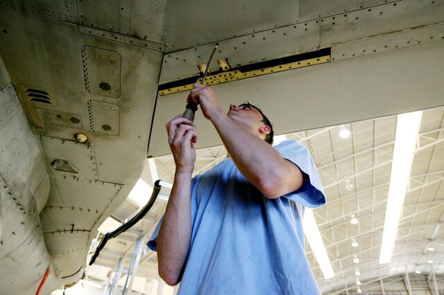 Ogma entrega fuselagem central do avião militar da Embraer
