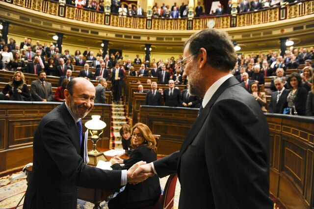 Europeias fazem a primeira 'vítima'. Rubalcaba deixa o PSOE