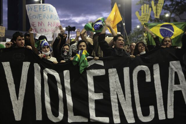 Um morto e três feridos em atropelamento durante protestos no Brasil