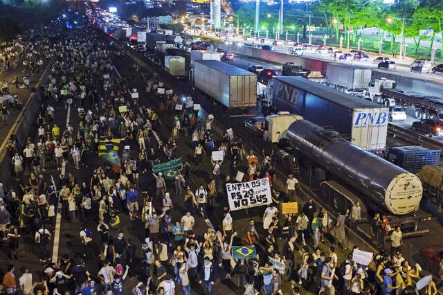 Salários de parlamentares no Brasil superam os vencimentos nos países ricos