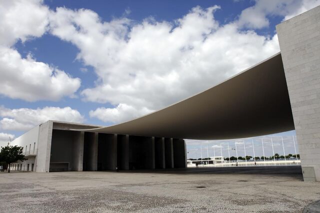 Governo falha extinção da Parque Expo com muitas pedras no sapato 