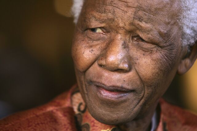 Mundo comemora hoje 95 anos de Nelson Mandela