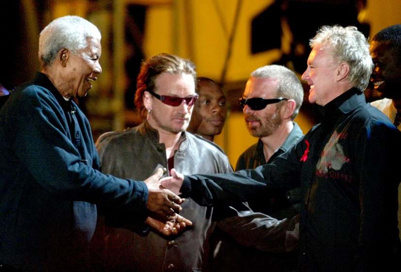 Num concerto em Cape Town, em Novembro de 2003, depois do concerto de solidariedade '46664' com a presença de Bono, Dave Stewart e Roger Taylor. Fotografia de Mike Hutchings/Reuters.