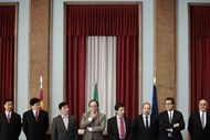 30 de Dezembro de 2011 - Vítor Gaspar durante a assinatura do acordo entre a eléctrica chinesa, China Three Gorges e a Parpública, para a venda da participação da EDP