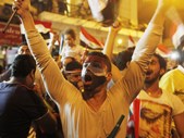 Manifestantes festejam o facto de Morsi ter sido deposto