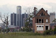 A sede da General Motors em Detroit. A indústria automóvel foi o motor do apogeu da cidade norte-americana na primeira metade do século XX. Foi também a razão do declínio nas últimas décadas. 