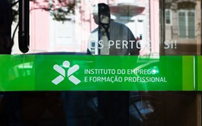 Desemprego mantém-se nos 12% em Abril