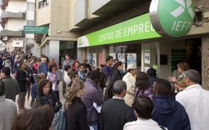 emprego desemprego pessoas