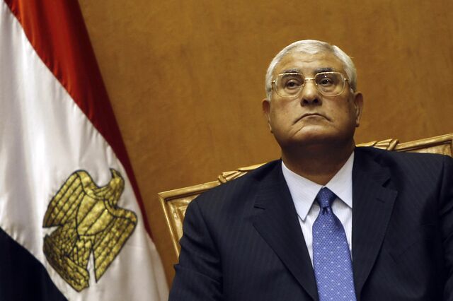 Governo do Egipto apresenta demissão ao presidente interino