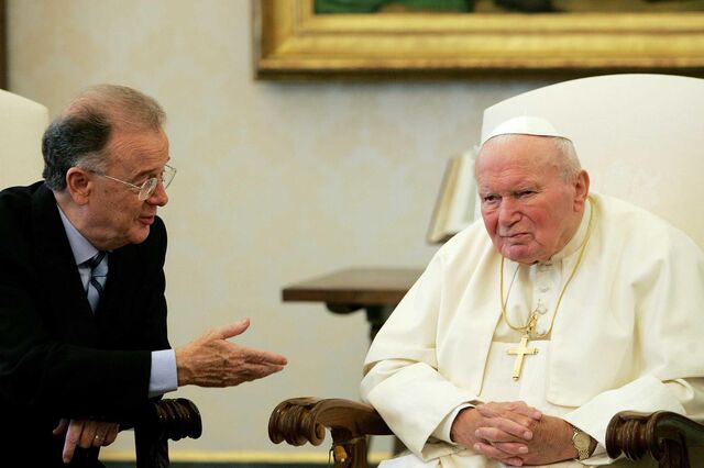 Vaticano vai canonizar papas João Paulo II e João XXIII