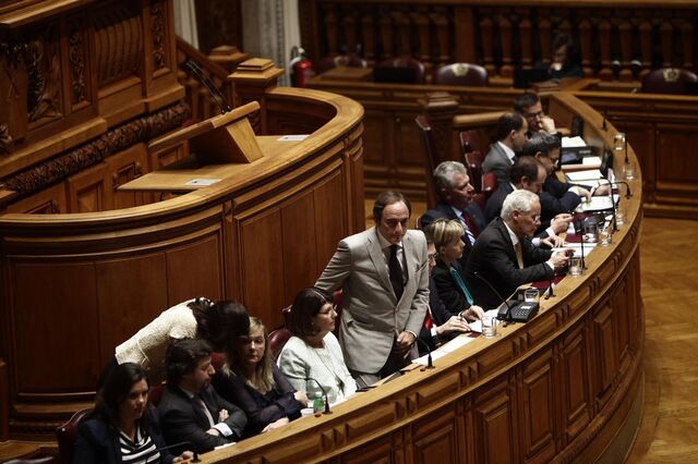 Pedem-se mudanças na política económica ao Governo remodelado