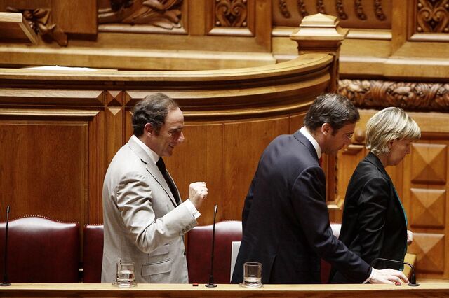Três semanas depois... Governo mantém-se