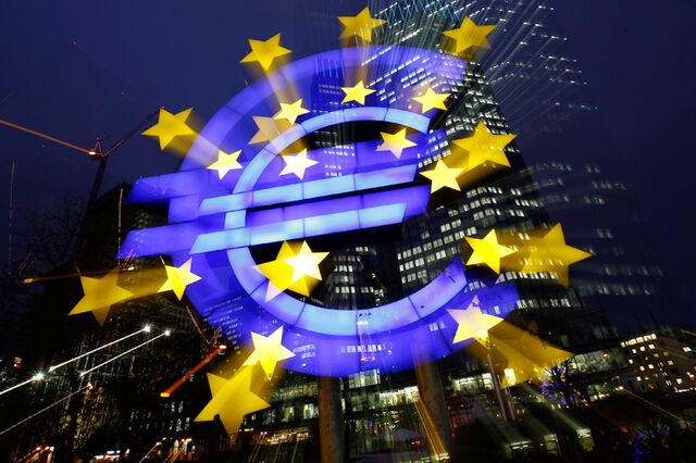 Euro em queda já negoceia em mínimos de Março de 2015