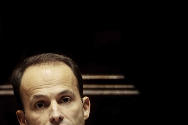 Reformados avançam para tribunais contra compra de dívida 