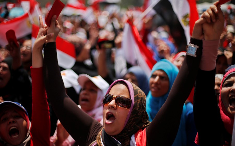 Milhares de egipcíos saíram à rua a pedirem que o Governo partilhe o poder com a oposição