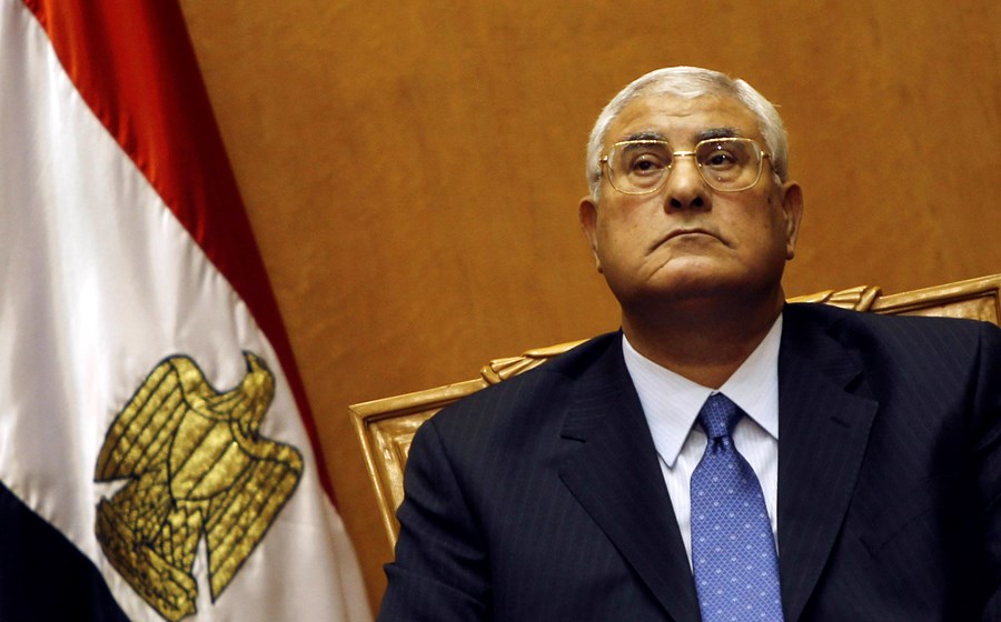  Adly Mansour nomeado presidente interino do Egipto, substituindo Morsi