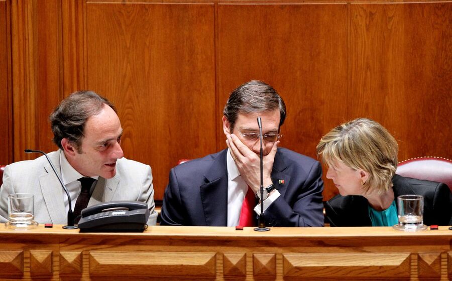 Governo pondera aplicar CES a pensões acima dos mil euros pensoes.mp4