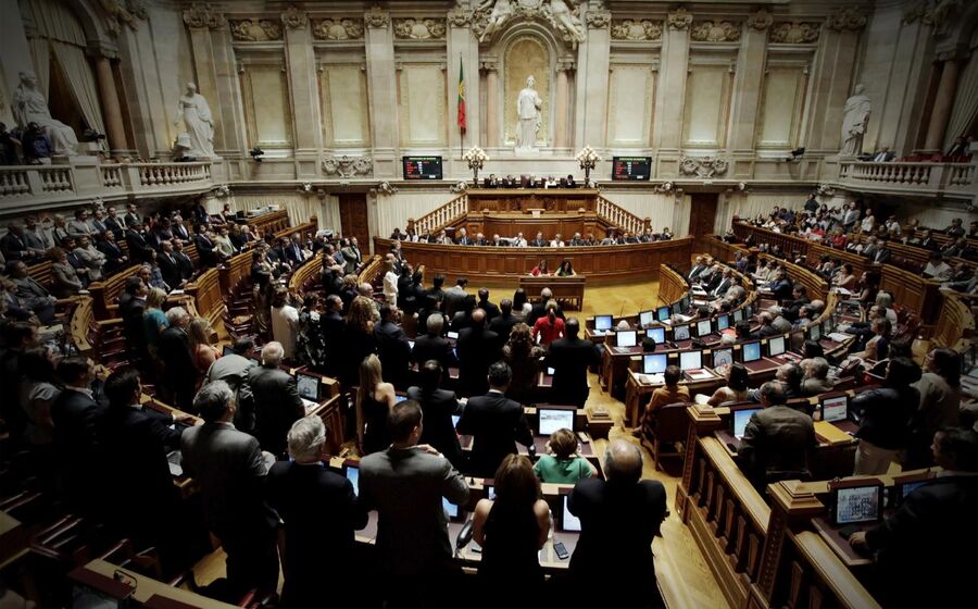 mocao confiança parlamento assembleia da republica