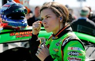 5 - Danica Patrick (automobilismo); 
Total: 15 milhões de dólares; 
Prize-money: 6 milhões de dólares; 
Contratos publicitários: 9 milhões de dólares 