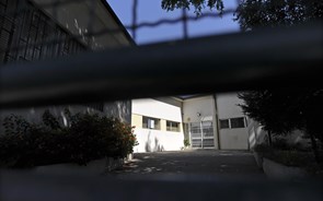 Escola do Porto encerra e contraria garantias do Governo 