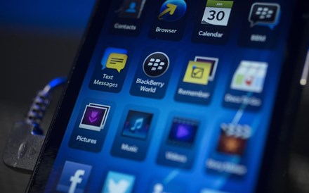 Blackberry afunda depois de acordo entre Apple e IBM