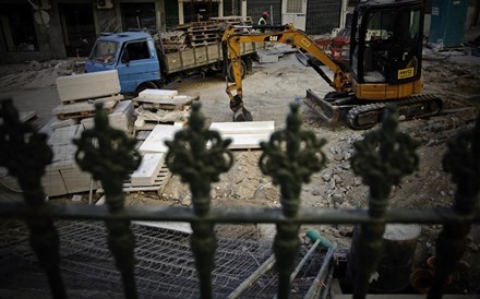 Cronologia da construção em três anos de troika